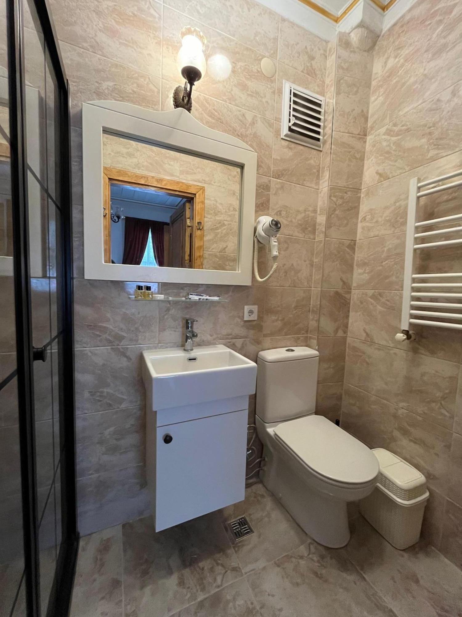 Otel Kadikoey White House