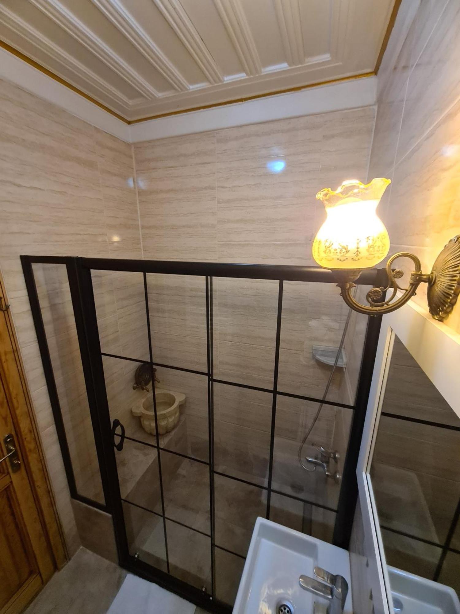 Otel Kadikoey White House 3*